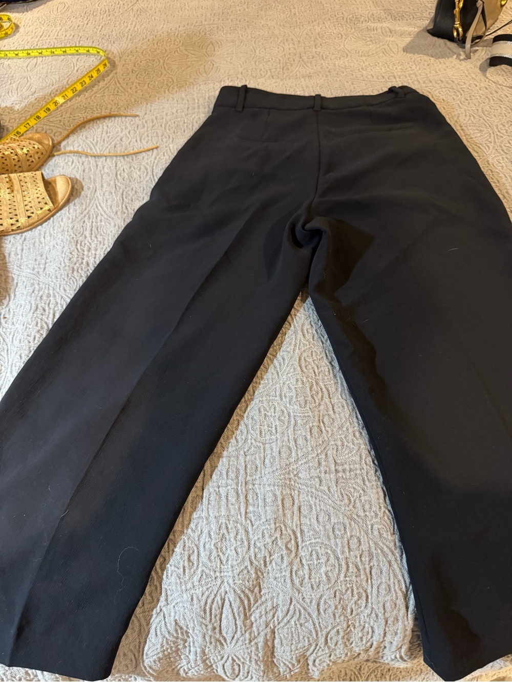 Aritzia Effortless Pants in Crepete Black Straight-Leg Women's Trousers
